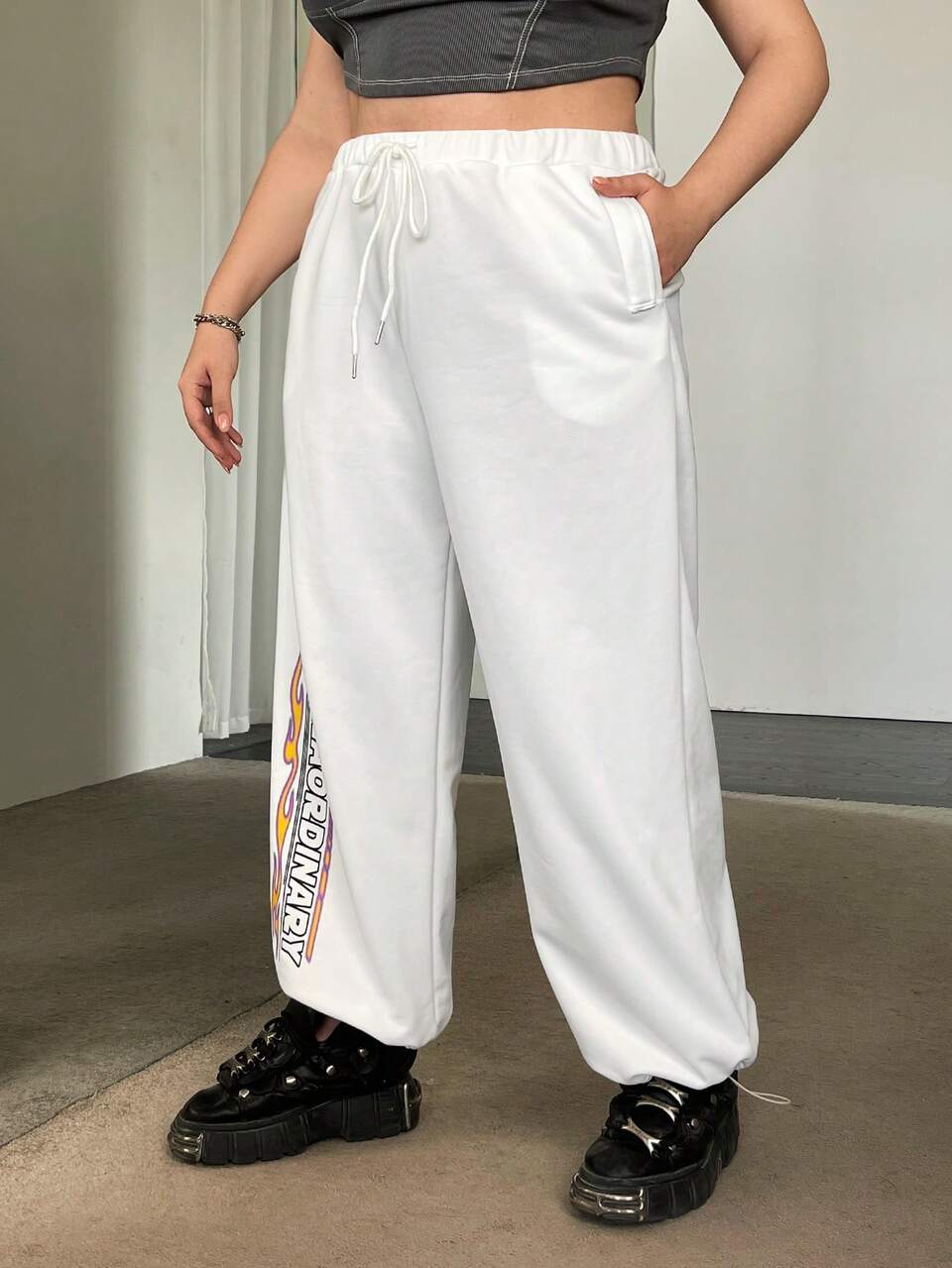 Plus Letter Graphic Drawstring Waist Sweatpants