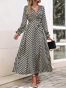 Breezaya 滿版印花喇叭袖繫腰帶連衣裙 - 杏色 - 查看 3