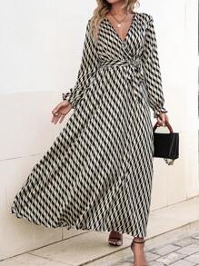 Breezaya 滿版印花喇叭袖繫腰帶連衣裙 - 杏色 - 查看 4