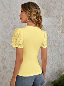 SHEIN Clasi 拼接網眼刺繡貝殼邊T恤 - 黃色 - 查看 2