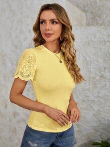 SHEIN Clasi 拼接網眼刺繡貝殼邊T恤 - 黃色 - 查看 3