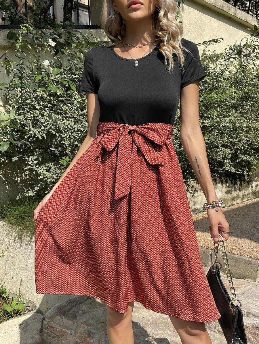 SHEIN Clasi In Đồ họa Váy có thắt lưng - Màu Cam san hô - Xem 1