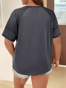 SHEIN LUNE 大碼素色插肩袖T恤 - 深灰色 - 查看 2