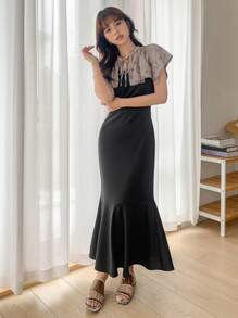 DAZY Solid Mermaid Hem Dress & Floral Print Cape - Black - View 2