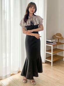 DAZY Solid Mermaid Hem Dress & Floral Print Cape - Black - View 3