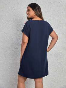 SHEIN VCAY 大碼印花缺口領蝙蝠袖洋裝 - 藏蓝色 - 查看 2