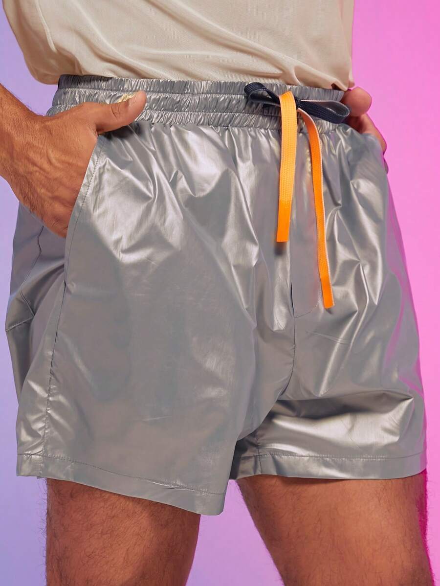 Manfinity Fever City Lỏng lẻo Nam Kim loại Quần short Với dây rút Eo - Bạc - Xem 1