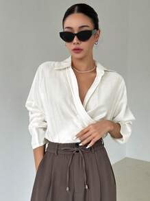 DAZY 纯色裹身细节不对称下摆衬衫，长袖上衣秋季 - 白色 - 查看 2