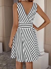 SHEIN Clasi Kleid mit Streifen Muster, überlappendem Kragen, - Schwarz und Weiss - Übersicht 2