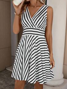 SHEIN Clasi Kleid mit Streifen Muster, überlappendem Kragen, - Schwarz und Weiss - Übersicht 3