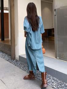 DAZY 落肩袖牛仔襯衫&後背開衩半身裙不附腰帶 - 中等水洗藍 - 查看 2