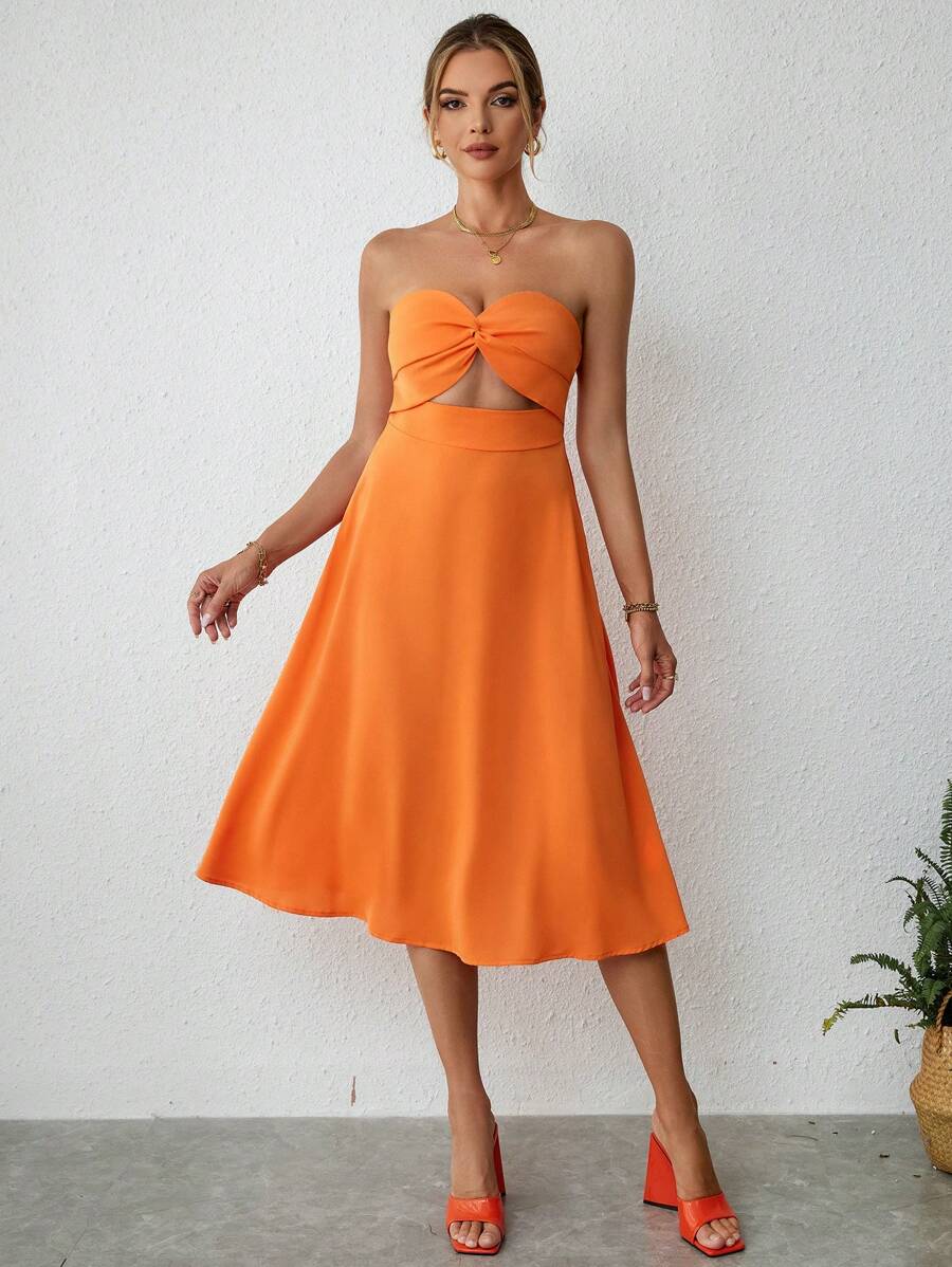 SHEIN Privé 鏤空前扭結抹胸連衣裙