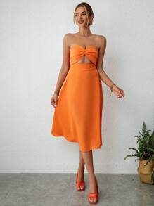 SHEIN Privé 鏤空前扭結抹胸連衣裙