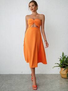 SHEIN Privé 鏤空前扭結抹胸連衣裙