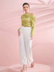 Modelyn 素色不對稱領褶邊襯衫 - 橄欖綠 - 查看 4