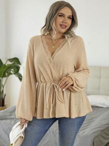 Calvaya Hơn Trang trí ren Nút phía trước Xoay eo Áo thun - Màu Khaki - Xem 3