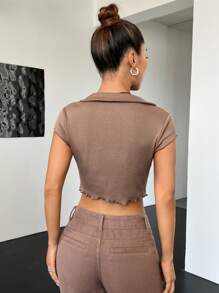 Muchica 前紐扣不對稱下擺短款T恤 - 摩卡棕 - 查看 2