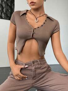 Muchica 前紐扣不對稱下擺短款T恤 - 摩卡棕 - 查看 4