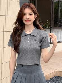 DAZY Polo領丘比特刺繡針織上衣 - 灰色 - 查看 1