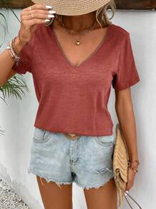 SHEIN Frenchy 鏤空蕾絲花邊後紐扣T恤 - 紅木色 - 查看 3