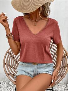 SHEIN Frenchy 鏤空蕾絲花邊後紐扣T恤 - 紅木色 - 查看 6