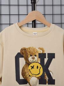 SHEIN 男大童熊和字母圖案落肩袖套頭衫 - 杏色 - 查看 4