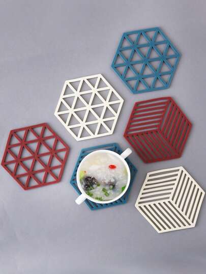 Zeshoekig Uitgeholde Silicone Onderzetter , Nordic Ontwerp Geïsoleerd Vulling Voor Dagelijks gebruik , Hot Pot Houders , Willekeurige kleur