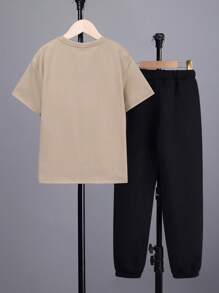 SHEIN 男大童標語圖案T恤&腰部抽繩衛褲 - 卡其色 - 查看 3