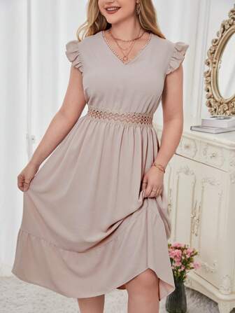 SHEIN Privé 大碼水溶蕾絲拼接荷葉邊連衣裙