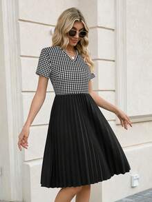 Houndstooth Print Pleated Hem Dress - Black and White - View 4