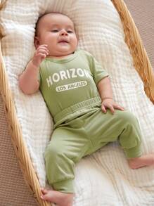 Cozy Pixies 新生兒字母圖案連體衣和運動褲睡衣套裝 - 青檸色 - 查看 5