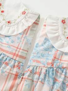 女嬰格紋印花彼得潘領花卉刺繡荷葉袖連衣裙