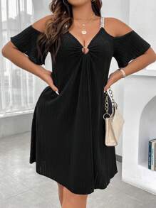 Calvaya Plus Cold Shoulder Ring Linked Ruched Bust Dress - Black - View 4