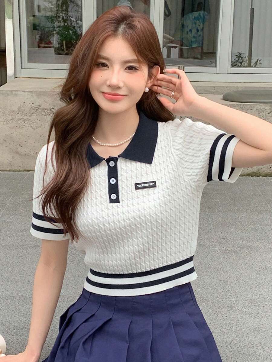 DAZY Sọc trang trí Chi tiết Patched thư Cổ Polo Áo đan Crop - trắng - Xem 1