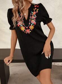 SHEIN LUNE 花卉刺繡缺口領泡泡袖直筒連衣裙 - 黑色 - 查看 3