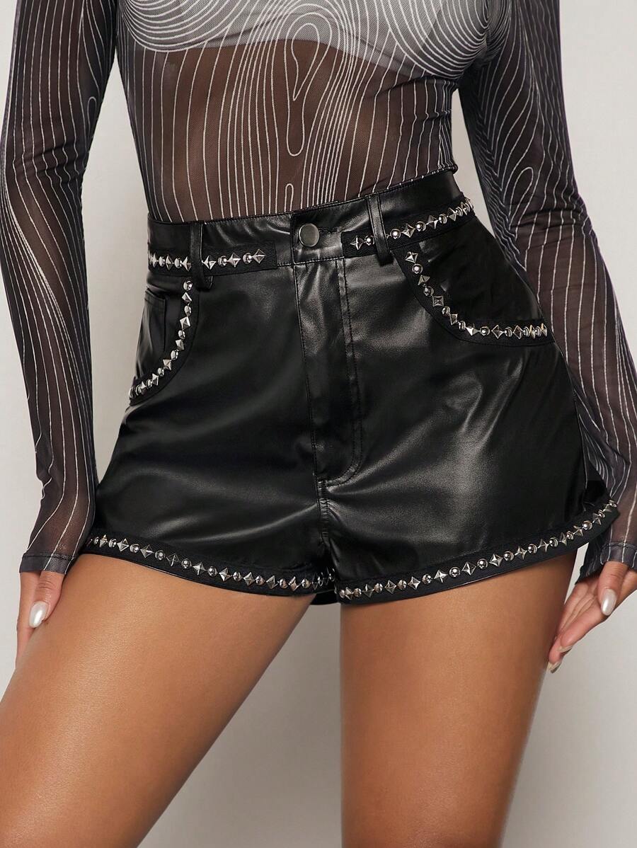 SHEIN BAE Shorts con diseño de tachuela con cinturón PU - Negro - Ver 1