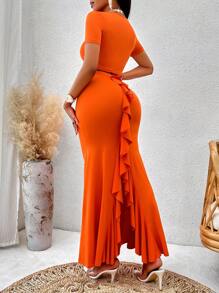 SHEIN Slayr 素色T恤&荷葉邊半身裙