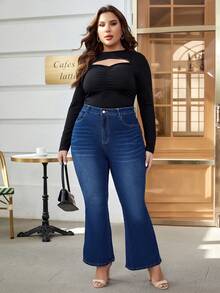 SHEIN Frenchy 大碼素色牛仔喇叭褲 - 深色水洗藍 - 查看 4