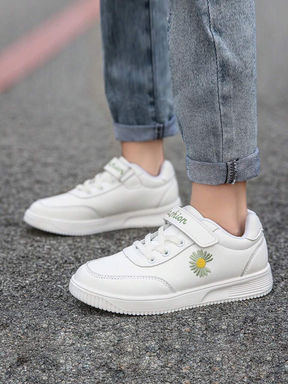 Girls Floral Embroidered Hook-and-loop Fastener Strap Sneakers