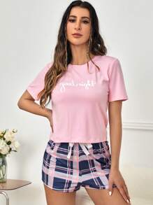 Conjunto de pijama con camiseta con gráfico de letra y pantalón corto estampado a cuadros