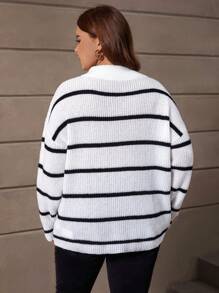 SHEIN LUNE 大碼條紋圖案半拉鏈落肩袖套頭毛衣 - 白色 - 查看 2