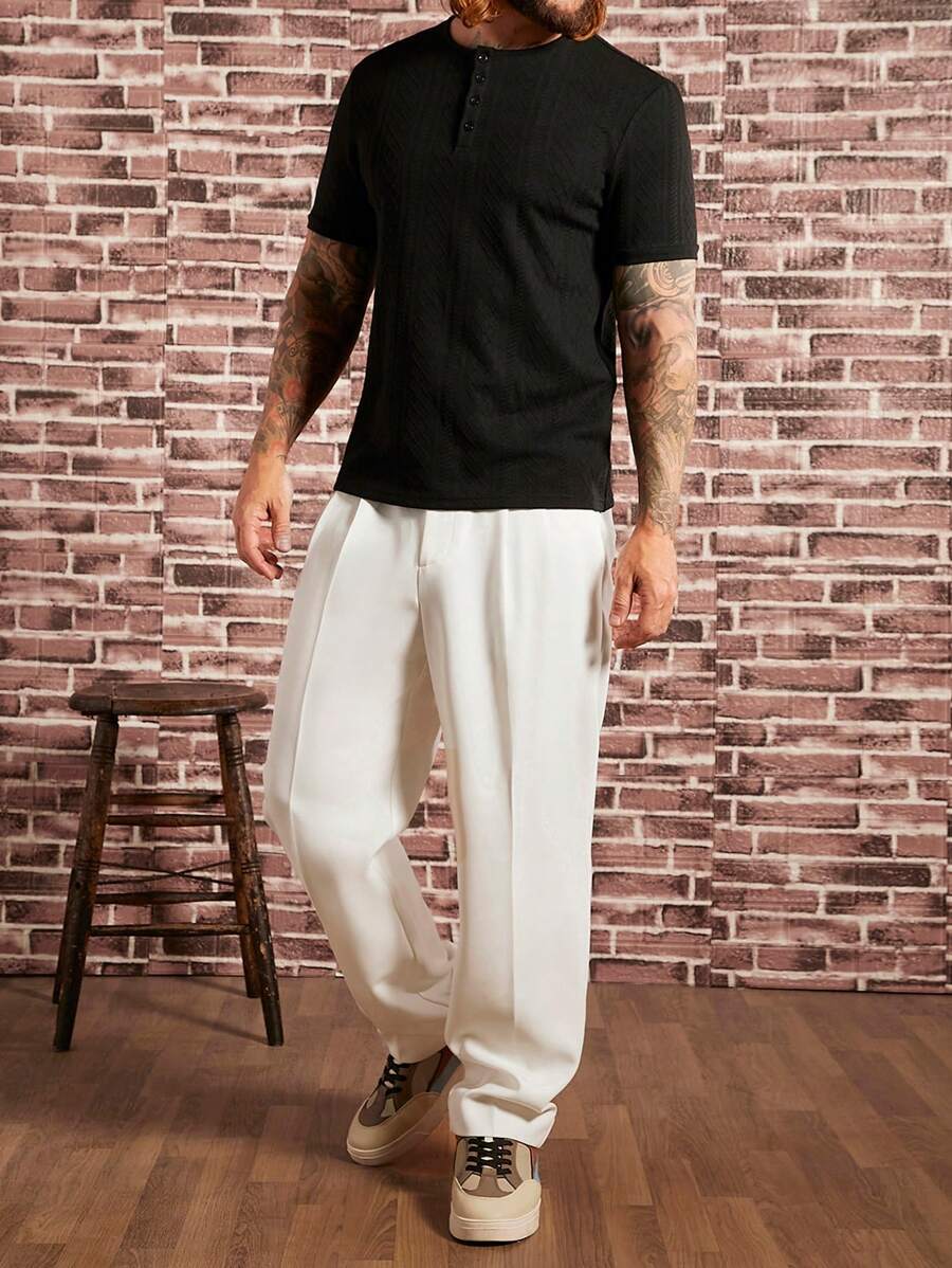 Manfinity VCAY 男士素色前紐扣T恤和褲子 - 黑與白 - 查看 1