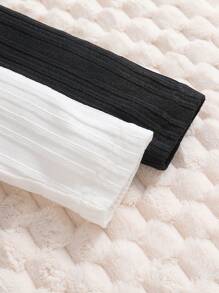 SHEIN Young Girl 2pcs Letter Patched Detail Mock Neck Tee - Black and White - View 4