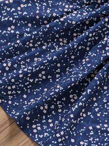 SHEIN 年轻女孩夏季假日碎花连衣裙，方形领口、泡泡袖、腰带和 A 字裙，适合度假和日常穿着。