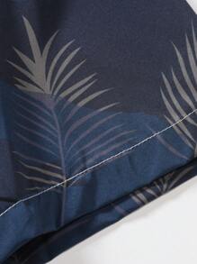 Manfinity RSRT Men Tropical Print Shirt , Short Sleeve Button Up Graphic Colorful Shirt , Vacation Beach - Navy Blue - View 7