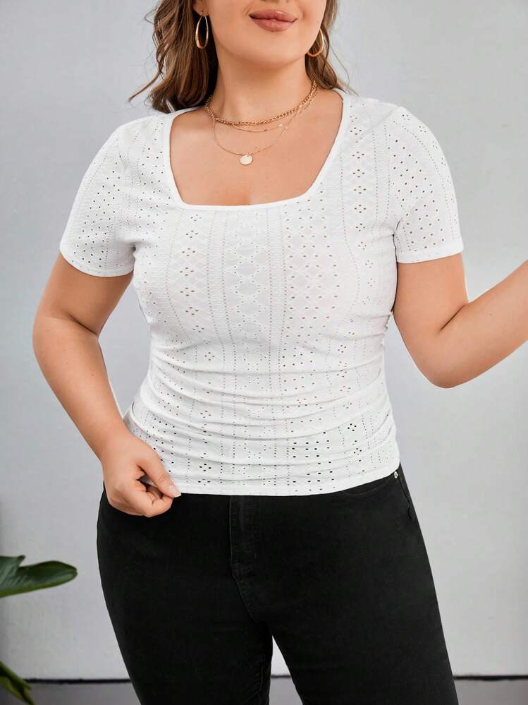 SHEIN Essnce מידות גדולות רקמה מחוררת צוואר מצקת חולצות טי - לבן - ראה 4