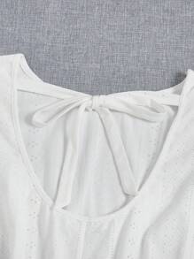 SHEIN VCAY Plus Haft oczkowy Karbowane wykończenie Sukienka z paskiem