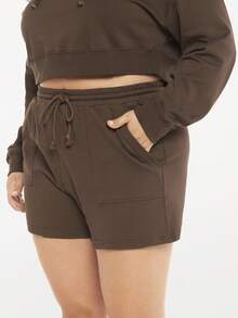 SHEIN BASICS Plus 毛圈抓絨抽繩腰身斜口袋短褲 - 咖啡棕 - 查看 6