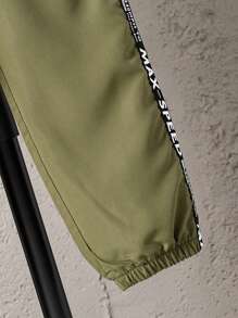 SHEIN Vacaura 男大童字母織帶翻蓋口袋T恤和褲子 - 彩色 - 查看 5