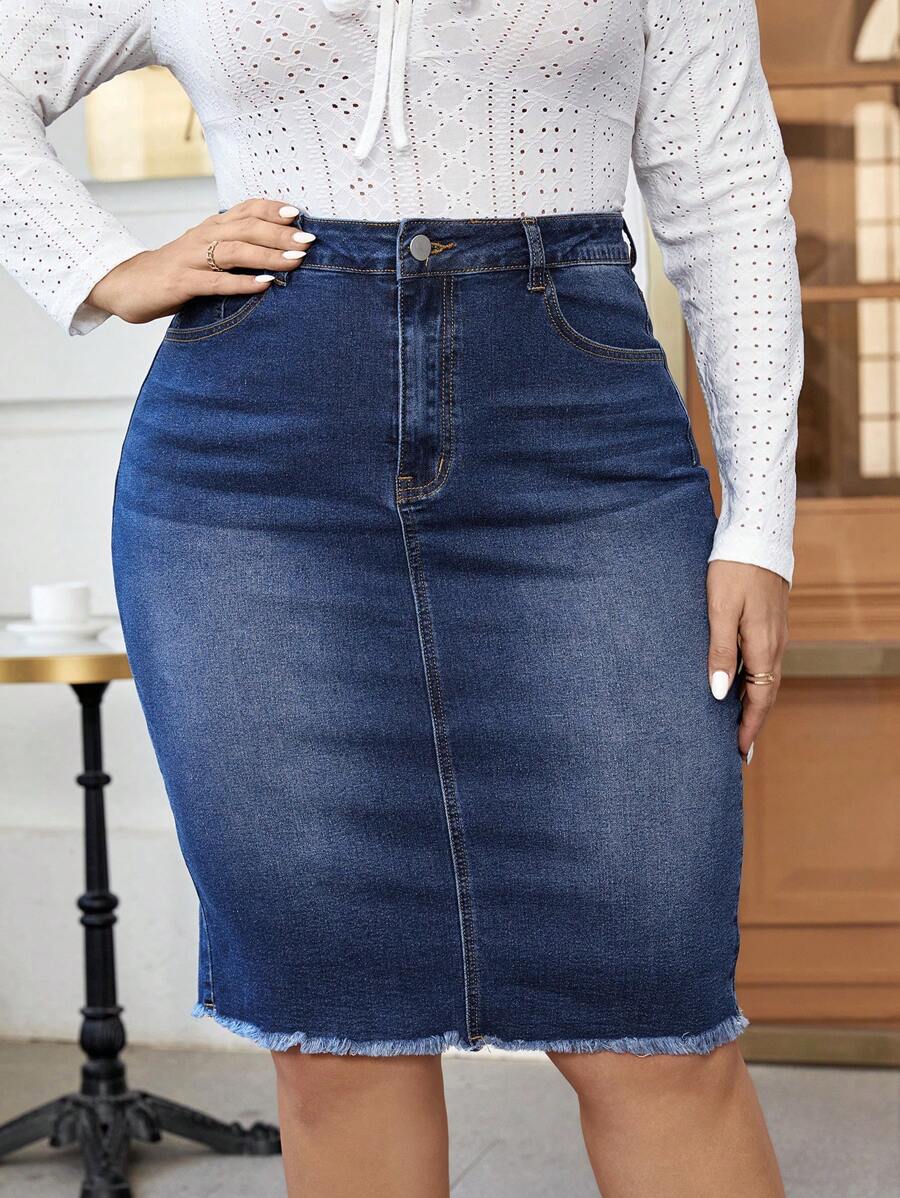 SHEIN Privé 大碼高腰毛邊緣牛仔半身裙 - 深色水洗藍 - 查看 1